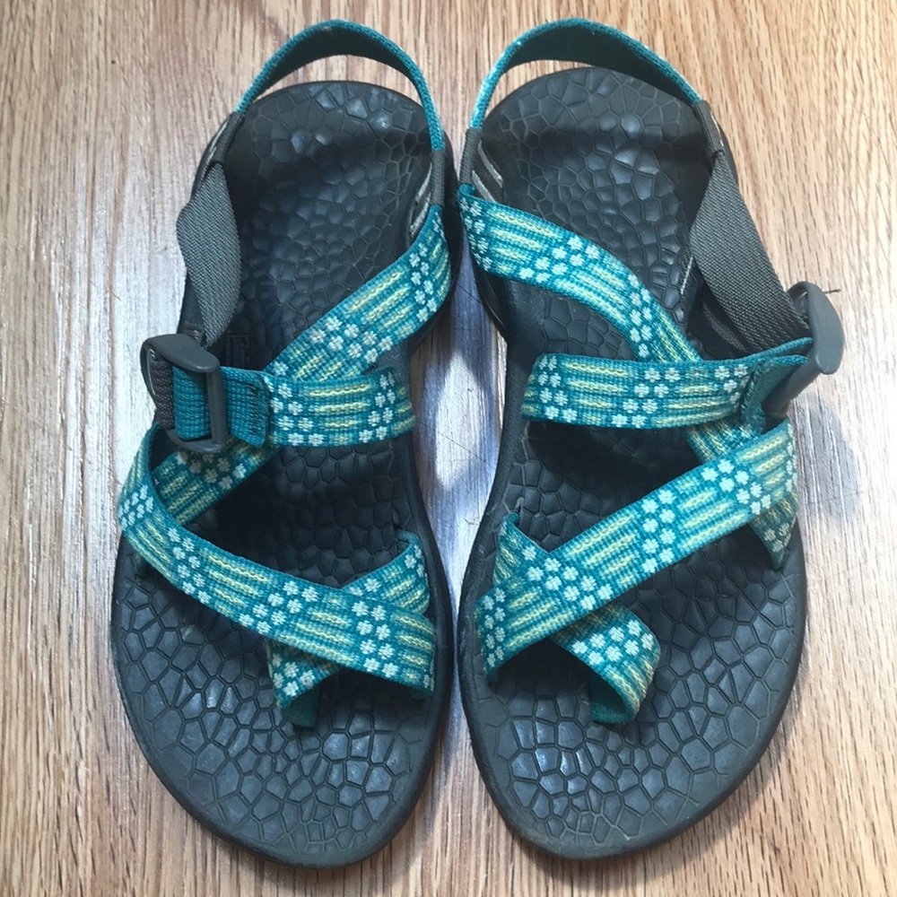 Chaco Size 6 Blue and Green Sandals